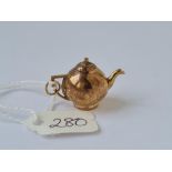 Good plump 9ct teapot charm 2.8g