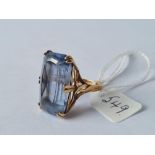 A large blue stone dress ring in 9ct - size K - 12.8gms