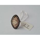 A silver oval ring carved flower cameo - size O - 3.3gms