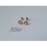 A PAIR OF DIAMOND STUD EARRINGS . APPROX DIAMOND WEIGHT 0.7CTS IN 18CT WHITE GOLD & PLATINUM