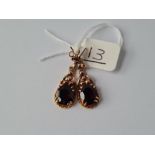 A pair of garnet earrings in 9ct - 4.5gms