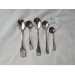 A pair of crested Irish mustard spoons Dublin 1828 and three others