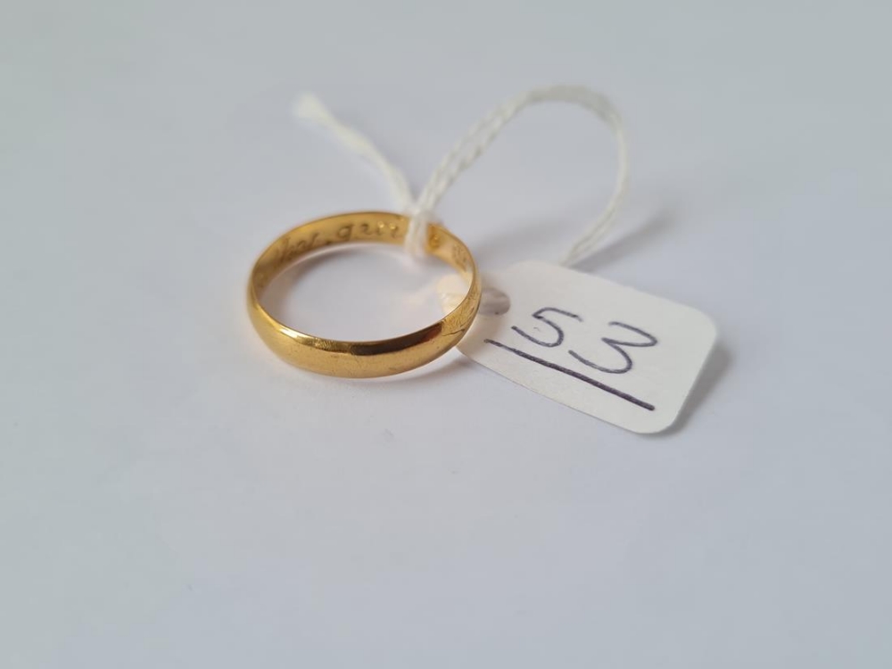 A GEORGIAN GOLD POSY RING WITH ' LET VIRTUE BY THY GUIDE' WITH MAKERS MARK - size Q