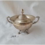 A continental bowl and cover claw and ball feet 164 gms