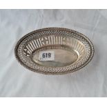 A oval pieced dish beaded rim 6inches wide, Birmingham 1911 70 gms