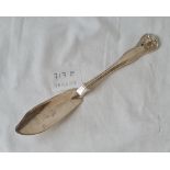 A Victorian crested butter knife by GA 65 gms