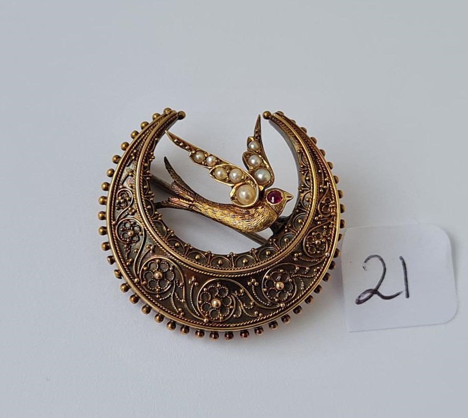 An antique crescent & swallow brooch set with pearls in 15ct gold - Image 2 of 4