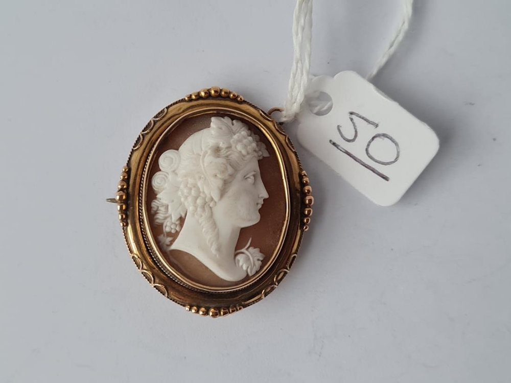 An early Victorian cameo brooch in 9ct