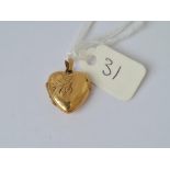 A heart locket set in 9ct