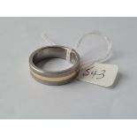 A titanium band ring in 9ct - size W