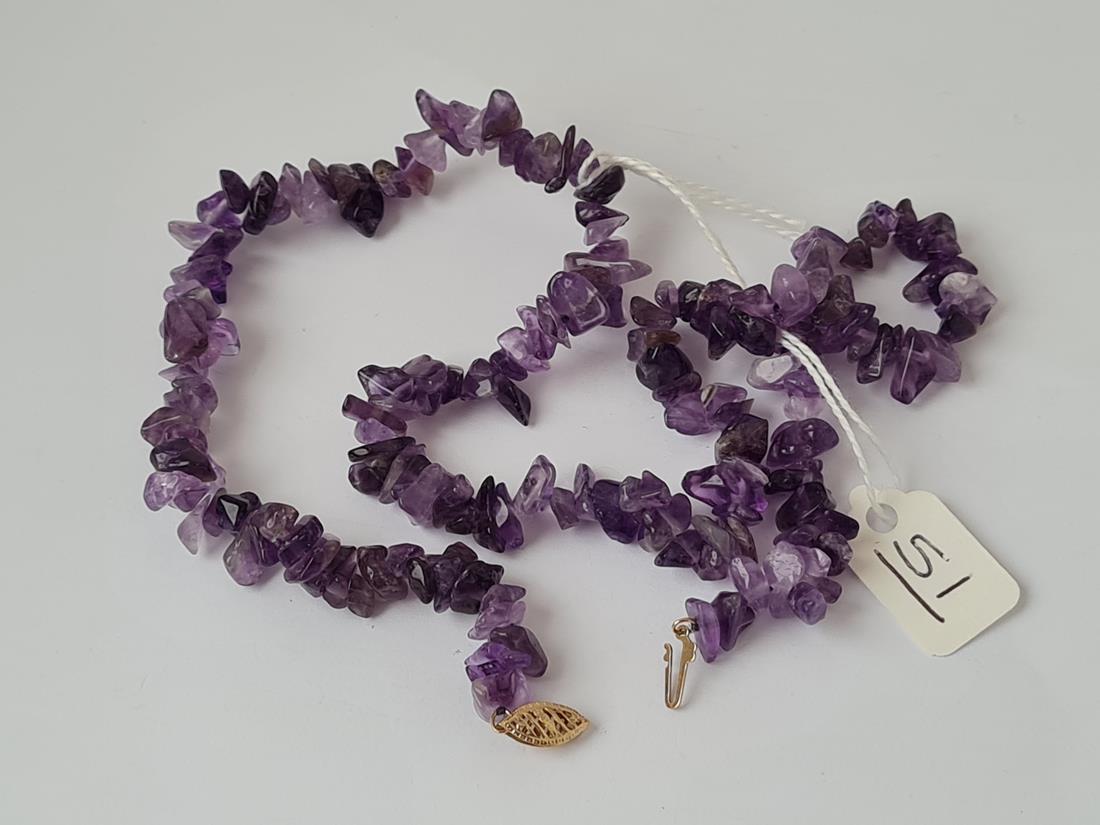 A amethyst & gold clasp necklace in 10ct gold - 34gms - 18" long