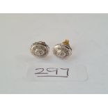 A pair of diamond oval earrings in 14ct white gold - 2.5gms