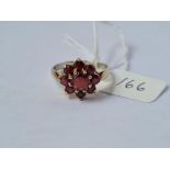 A silver garnet cluster ring - size O - 2.8gms