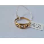 A three clear stone ring in 9ct - size S - 2.1gms