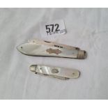 Two silver bladed fruit knifes Sheffield 1905/12