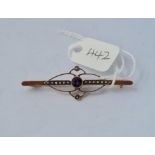 A rose gold bar brooch with amethyst & seed pearls - 2gms