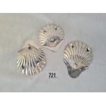 A pair butter shells Sheffield 1903 and another similar 1902 120 gms