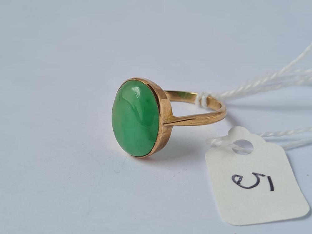 A green hard stone ring in 9ct - size O - 3.2gms