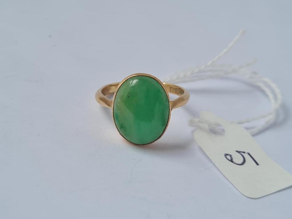 A green hard stone ring in 9ct - size O - 3.2gms - Image 2 of 2