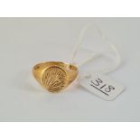 A good gents signet ring in 9ct - size Y - 4.4.gms