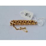A multi knot bar brooch in 15ct gold - 6gms