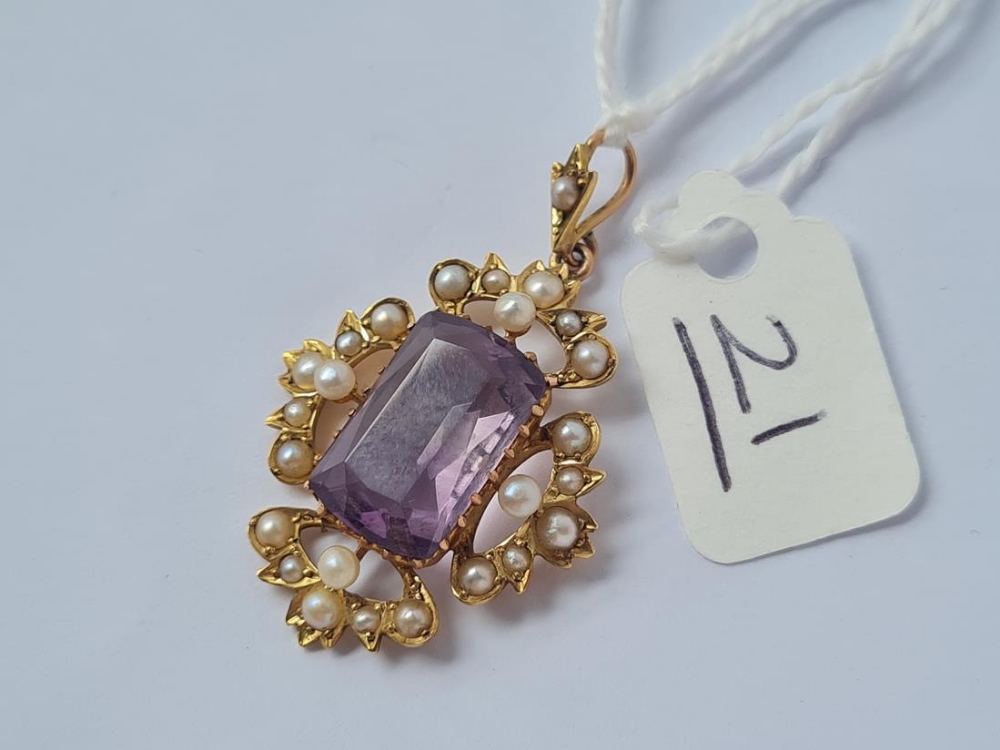 A pearl & amethyst pendant in 15ct gold - 4.7gms