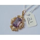 A pearl & amethyst pendant in 15ct gold - 4.7gms
