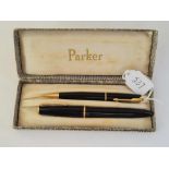 A cased PARKER fountain pen with 14ct gold nib & a matching PARKER propelling pencil