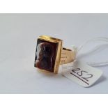 A gold ring set with Victorian hardstone classic cameos in 10ct - size V - 7.3gms