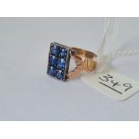 A 6 SAPPHIRE PANEL RING IN 14ct GOLD - size N - 3.1gms