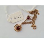 A garnet drop pendant necklace in 9ct - 2.4gms