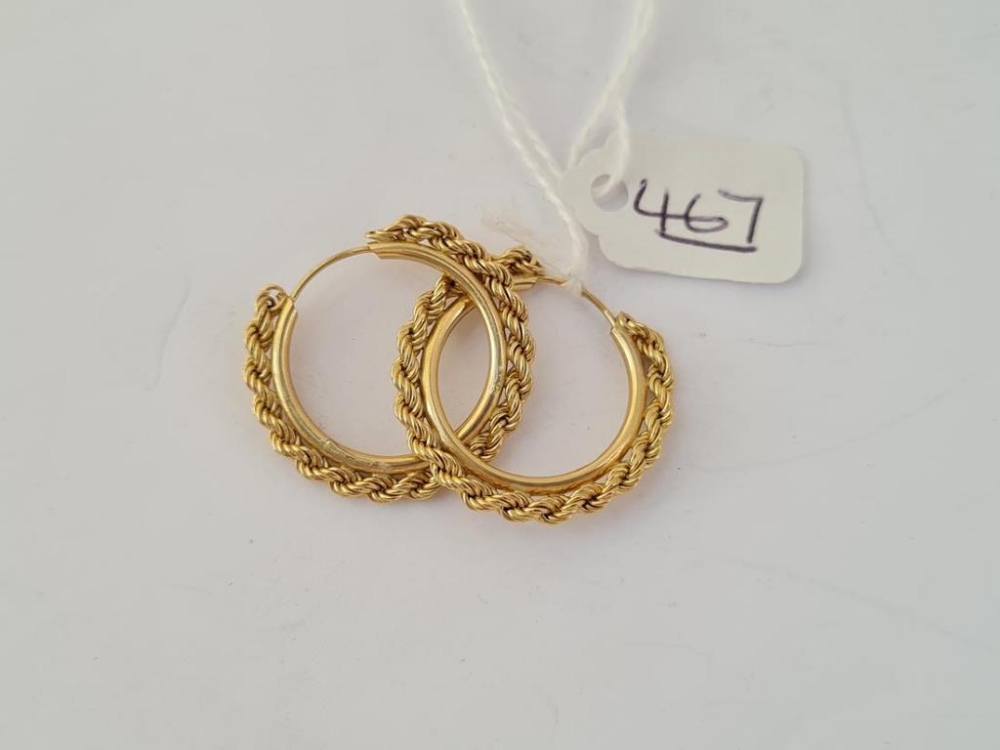 A pair of fancy hoop earrings in 9ct - 1.5gms