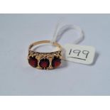 Three stone garnet ring in 9ct - size P.5 - 3.1gms