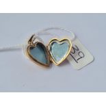 A heart locket in 9ct - 3gms