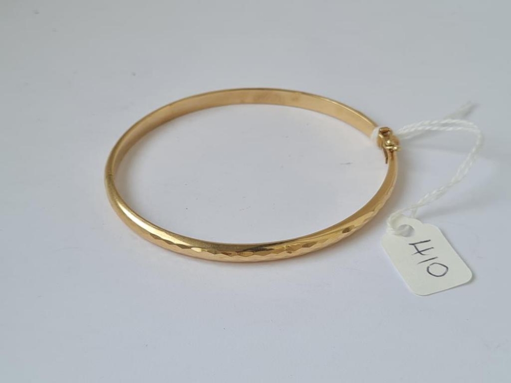 A 9ct bangle - 6.3gms