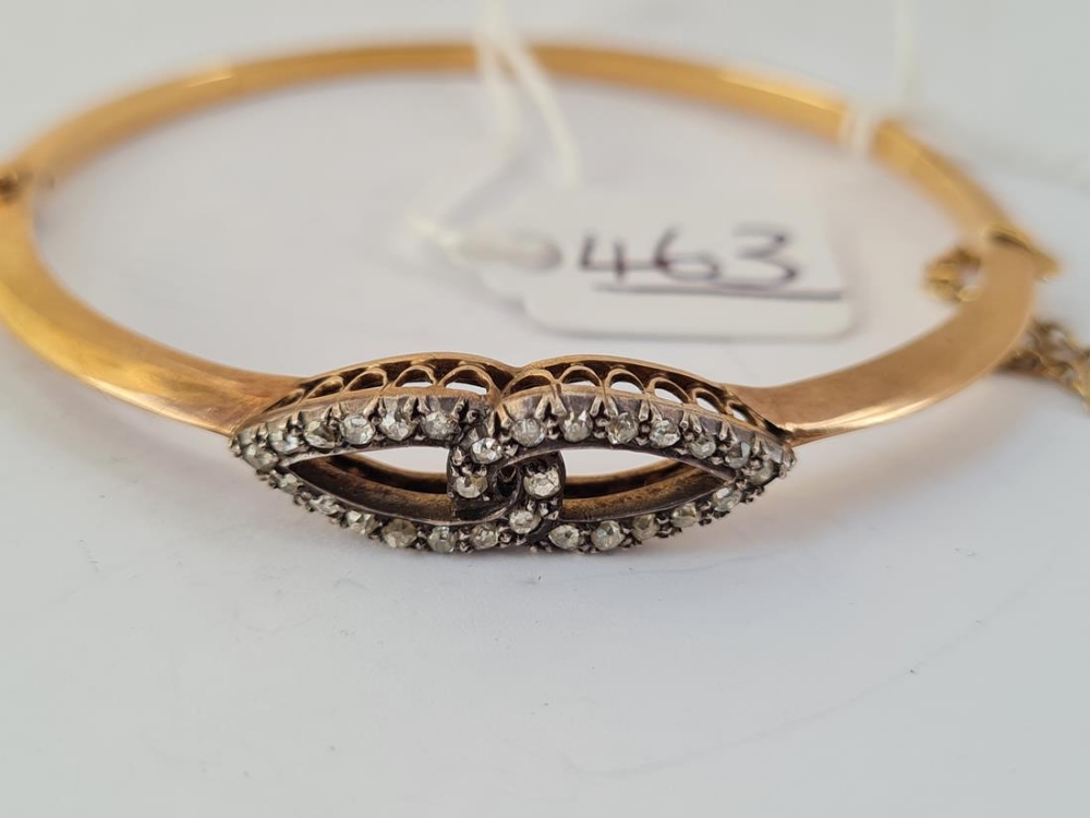 AN ATTRACTIVE GOLD & DIAMOND BANGLE INTERTWINED DESIGNED - 8.7gms