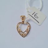 A heart pendant in 9ct