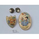 Two satsuma china brooches & a pair of earrings