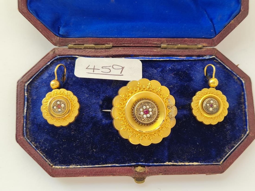 A VINTAGE CASED SET OF A TARGET BROOCH WITH RUBY'S & PEARL CLUSTER & MATCHING EARRINGS IN GOLD