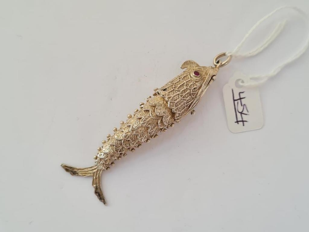 A silver articulated fish pendant - Image 2 of 2