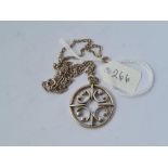 A silver pendant necklace - 8.3gms