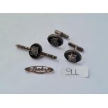 A silver tie clip & cufflinks