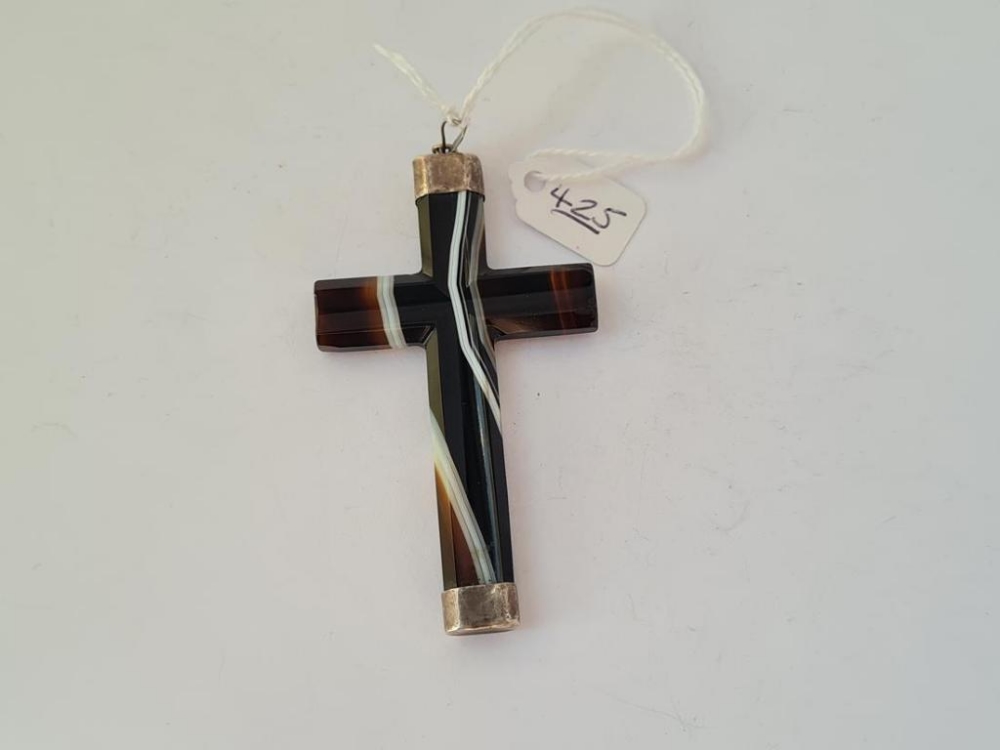 An agate cross pendant