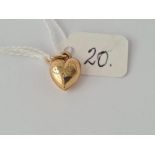 A small heart pendant in 9ct