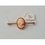 A cameo brooch in 9ct - 4.1gms