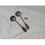 A pair of Victorian salt spoons fiddle pattern - Exeter 1840 by JS