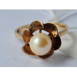 A pearl ring 9ct size m - 2.5 gms