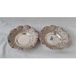 A pair of continental .800 dishes embossed borders - 4.5" wide - 123 g.