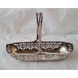 A pierced oblong basket with loop handle - 5" long - Birmingham 1920 - 56 g.