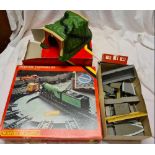 A boxed Hornby R.004 suburban station together with R.576 tunnel and R.410 turn table set